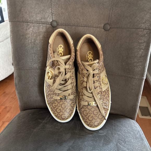 Women’s GBG Guess Brown  Logo Sneakers Size 9 M - Picture 1 of 7